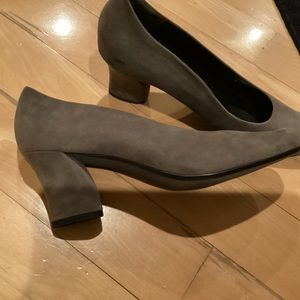 Paul Green Grey Suede Pumps
